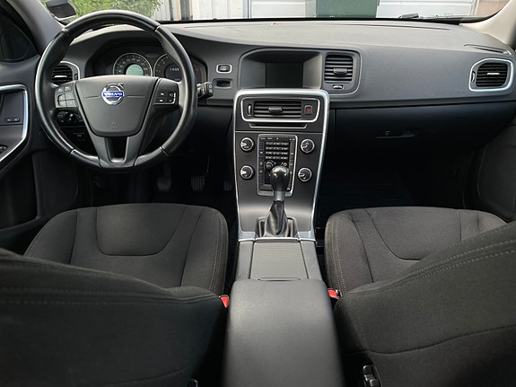 Volvo V60 4 of 5