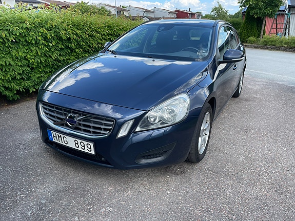 Volvo V60 2 of 5
