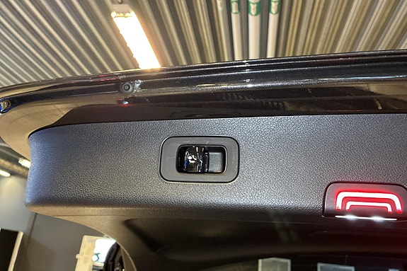 Mercedes-Benz E300 de 23 of 24