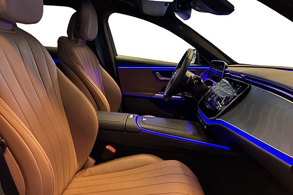 Mercedes-Benz E300 de 17 of 24