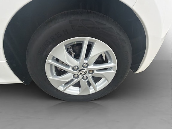 Toyota Yaris 30 of 30