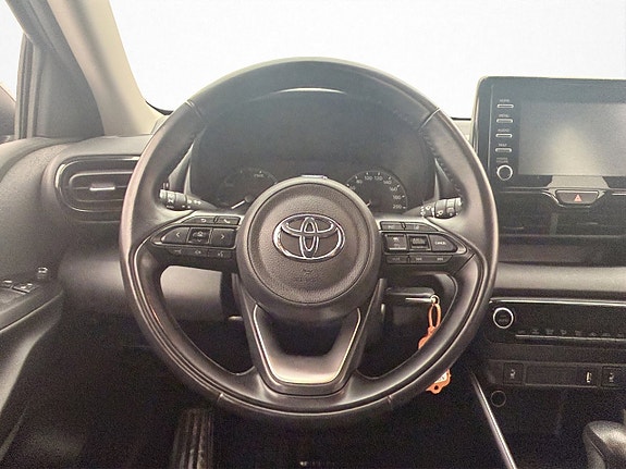 Toyota Yaris 12 of 30