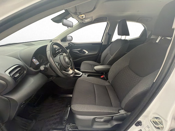 Toyota Yaris 11 of 30