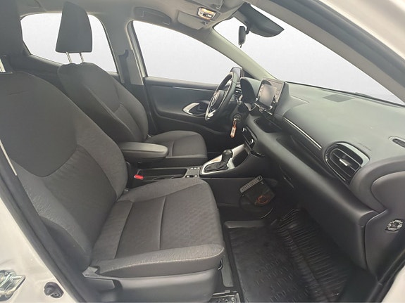 Toyota Yaris 13 of 30