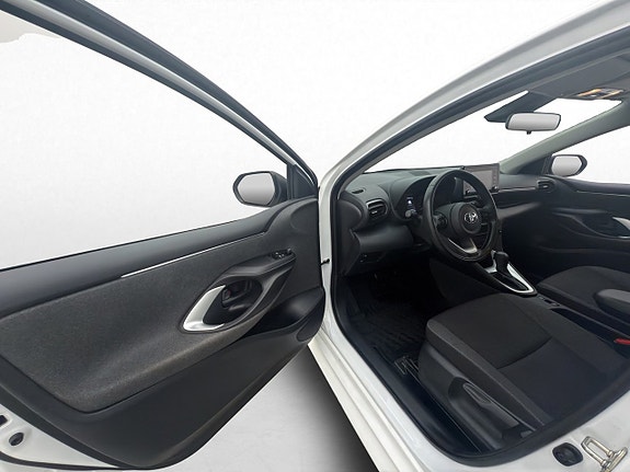 Toyota Yaris 10 of 30