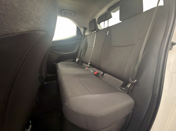 Toyota Yaris 15 of 30
