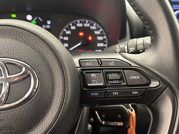 Toyota Yaris 18 of 30