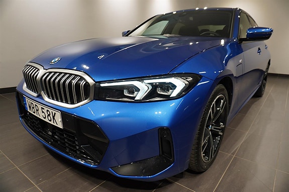 BMW 330e 14 of 15