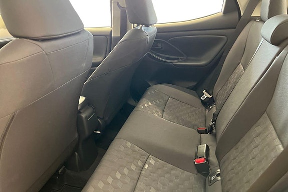 Toyota Yaris 13 of 21