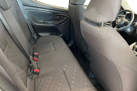 Toyota Yaris 9 of 21