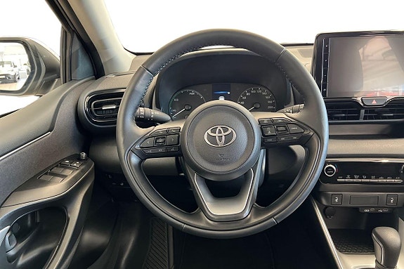 Toyota Yaris 11 of 21