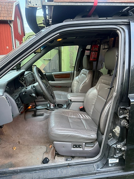 Jeep Grand Cherokee 3 of 10
