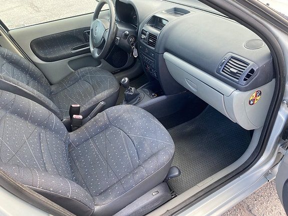 Renault Clio 9 of 14