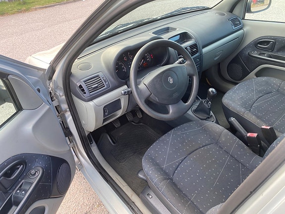 Renault Clio 14 of 14