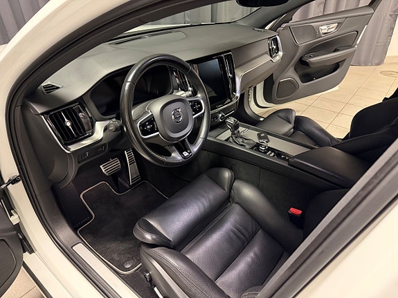 Volvo V60 9 of 30