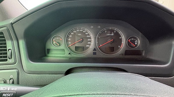 Volvo V70 18 of 24
