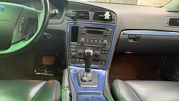 Volvo V70 16 of 24