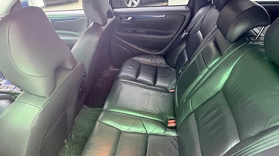 Volvo V70 19 of 24