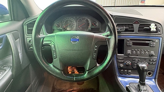 Volvo V70 15 of 24