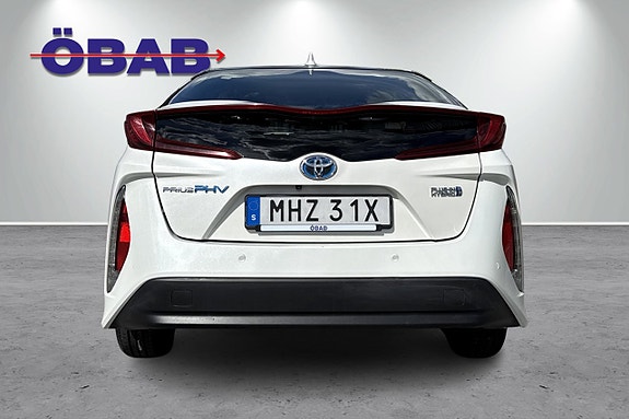 Toyota Prius Plug-in Hybrid 5 of 13