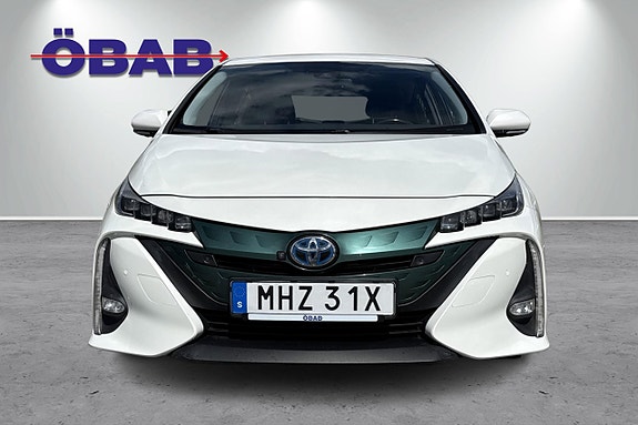 Toyota Prius Plug-in Hybrid 2 of 13