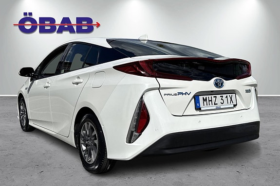 Toyota Prius Plug-in Hybrid 6 of 13