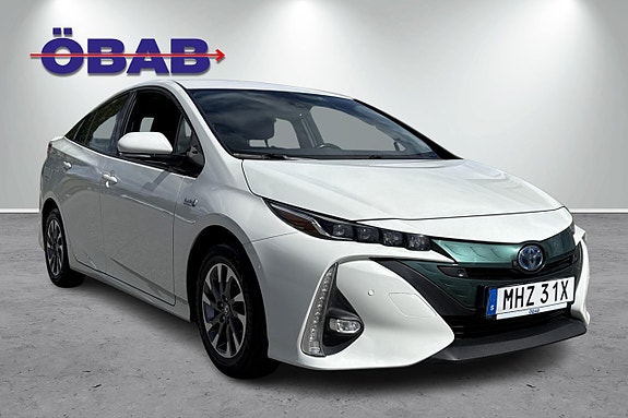 Toyota Prius Plug-in Hybrid 3 of 13