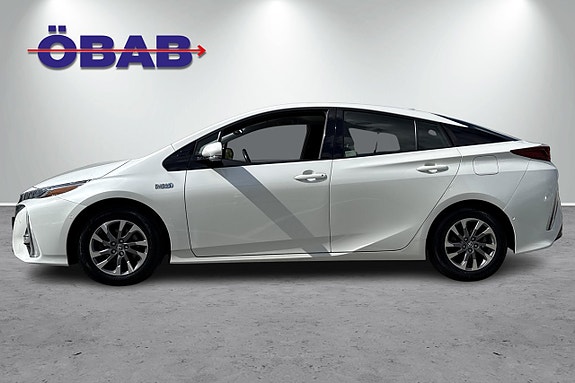 Toyota Prius Plug-in Hybrid 4 of 13