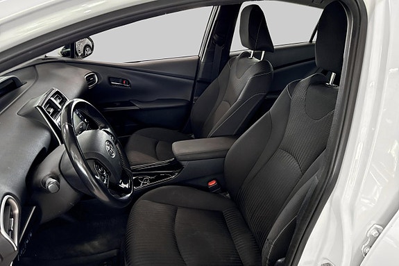 Toyota Prius Plug-in Hybrid 8 of 13