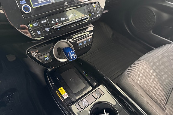 Toyota Prius Plug-in Hybrid 12 of 13