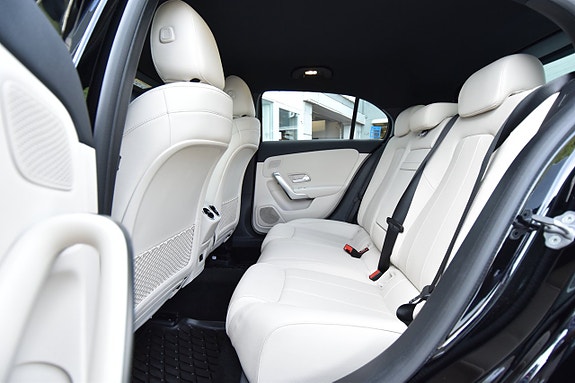 Mercedes-Benz A250 e 14 of 30