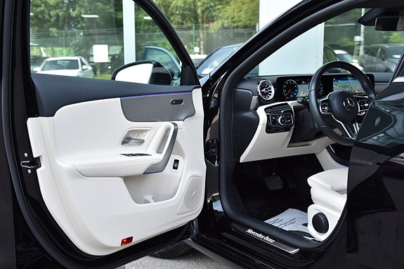 Mercedes-Benz A250 e 11 of 30