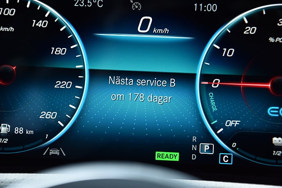 Mercedes-Benz A250 e 30 of 30