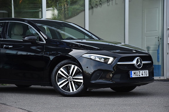 Mercedes-Benz A250 e 3 of 30