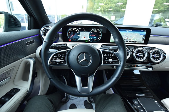 Mercedes-Benz A250 e 17 of 30