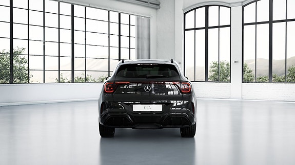 Mercedes-Benz GLA250 5 of 10