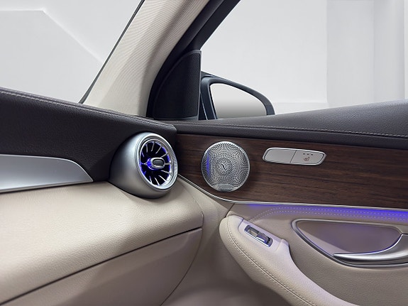 Mercedes-Benz GLC300 e 18 of 20