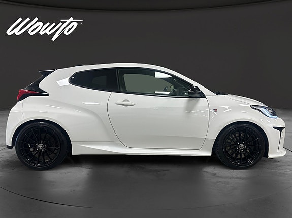 Toyota Yaris 3 of 17