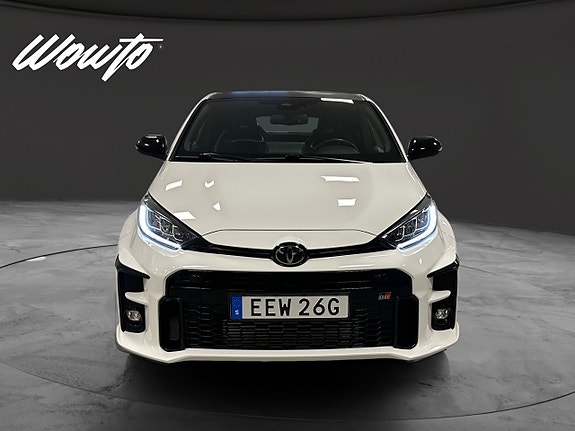 Toyota Yaris 2 of 17