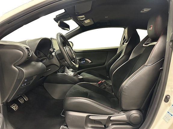 Toyota Yaris 8 of 17