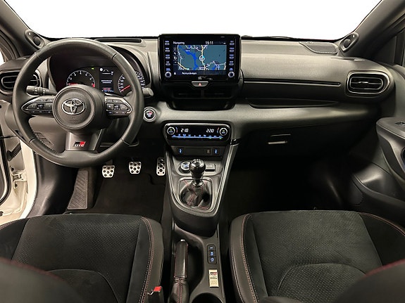 Toyota Yaris 10 of 17