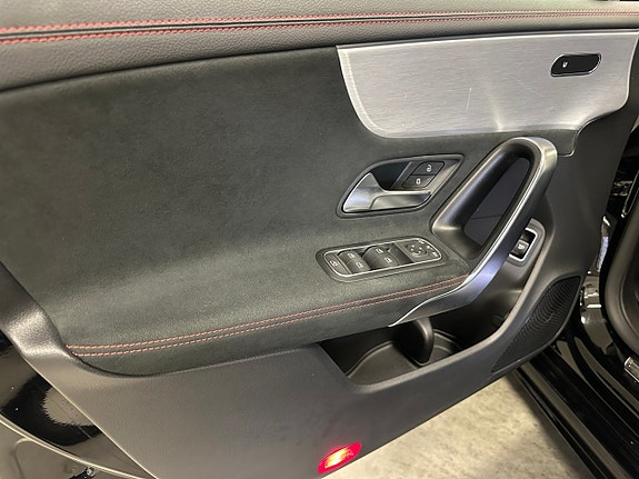 Mercedes-Benz CLA180 9 of 15