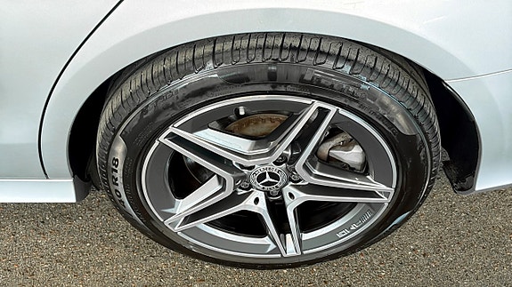 Mercedes-Benz E300 de 5 of 12