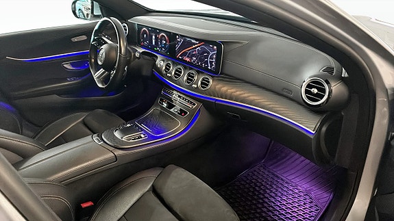 Mercedes-Benz E300 de 3 of 12