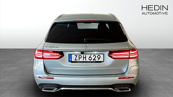 Mercedes-Benz E300 de 7 of 12