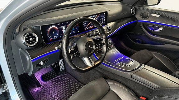 Mercedes-Benz E300 de 4 of 12