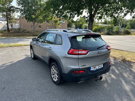 Jeep Cherokee 7 of 8