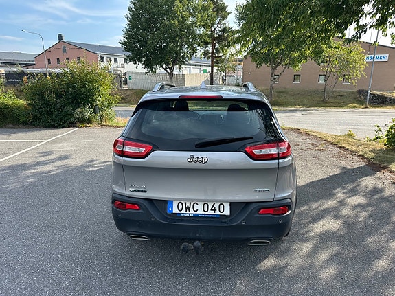 Jeep Cherokee 6 of 8