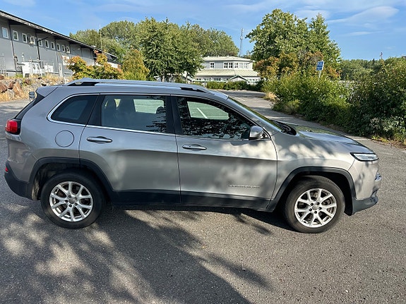 Jeep Cherokee 4 of 8