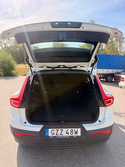 Volvo XC40 8 of 26